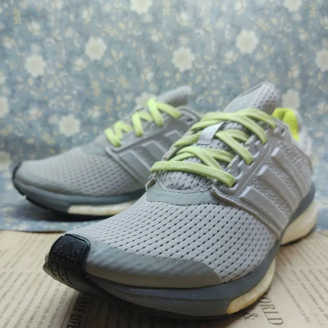 Adidas Supernova Glide Women's Running Shoes 235.