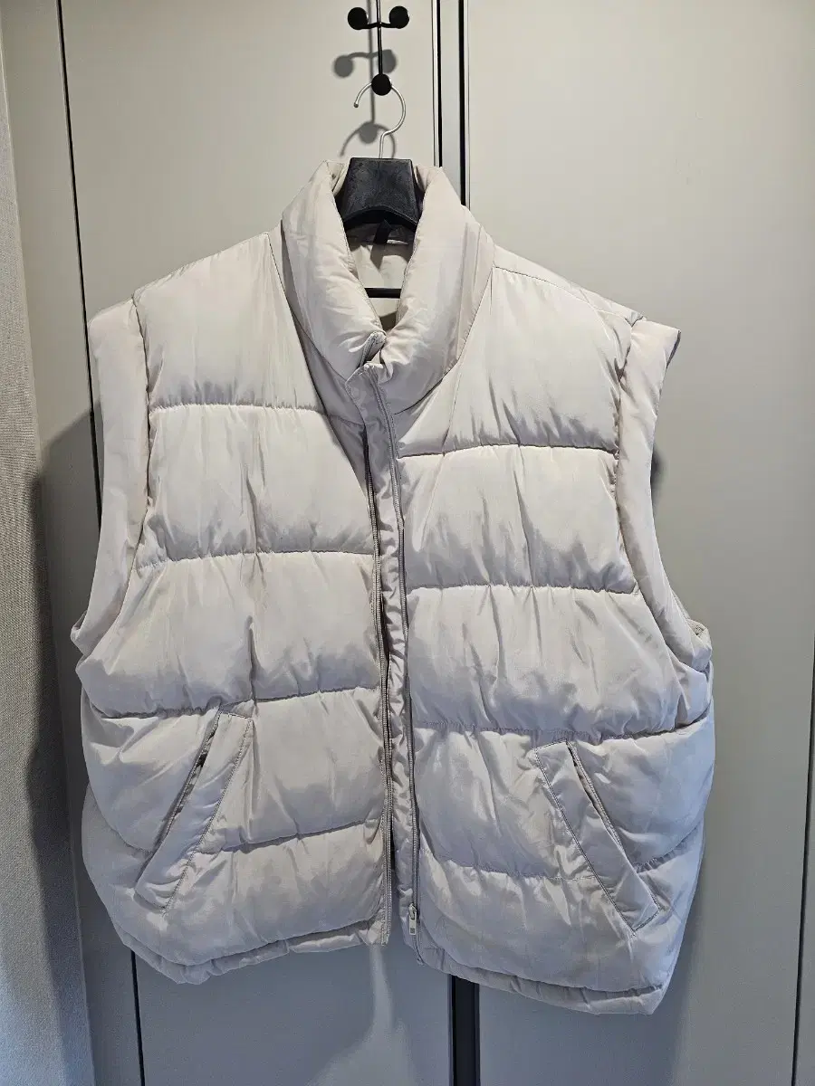 H&M overfit padded vest 3XL in good used condition.