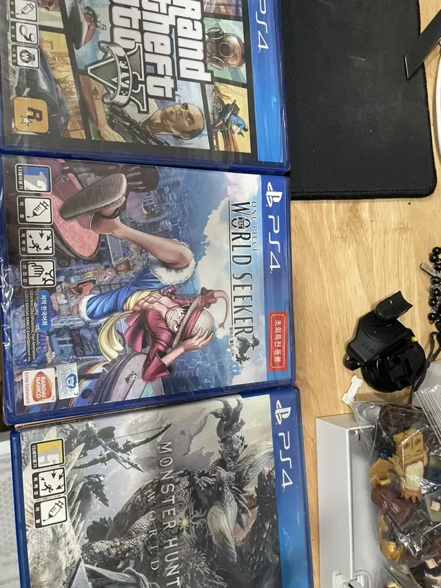 ps4 타이틀 새것 gta5,원피스 월드시커. 중고 몬헌