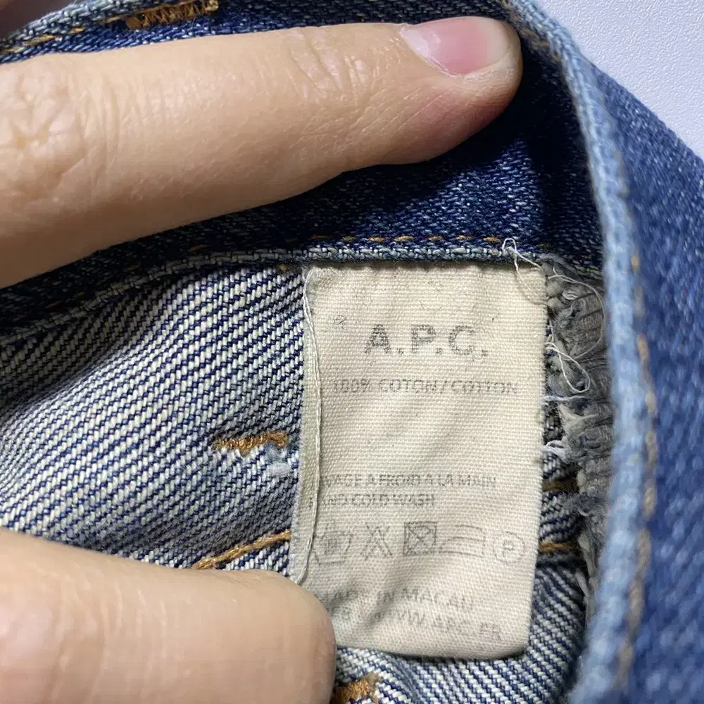 A.P.C 베이지워싱 일자핏 청바지 28 24041106