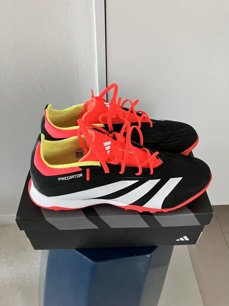 250mm Adidas Predator Elite TF