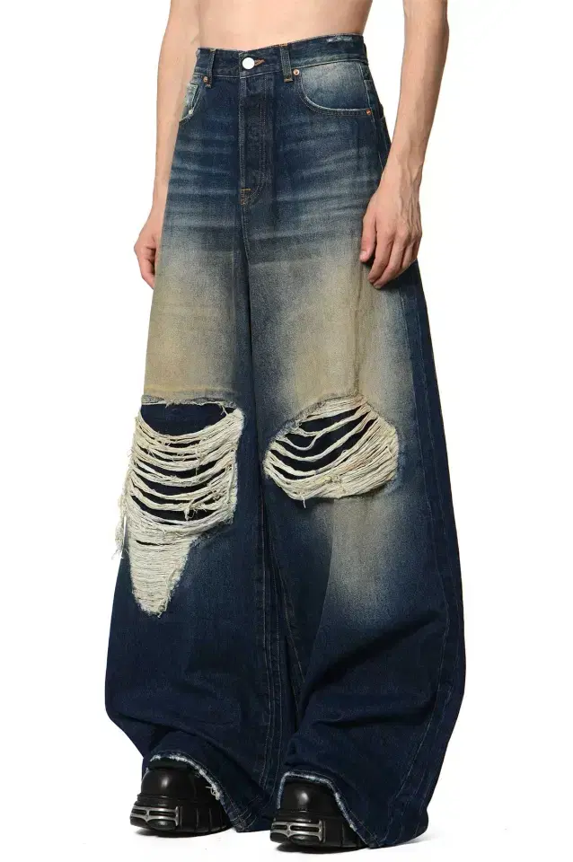 [30] Vetements This Wide Denim Pants