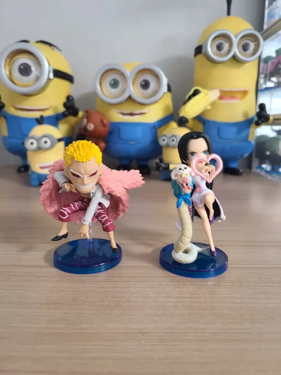 ONEPIECE Wall Call World Collectible White Lightning Chillmoon Sea sells 2 pieces.