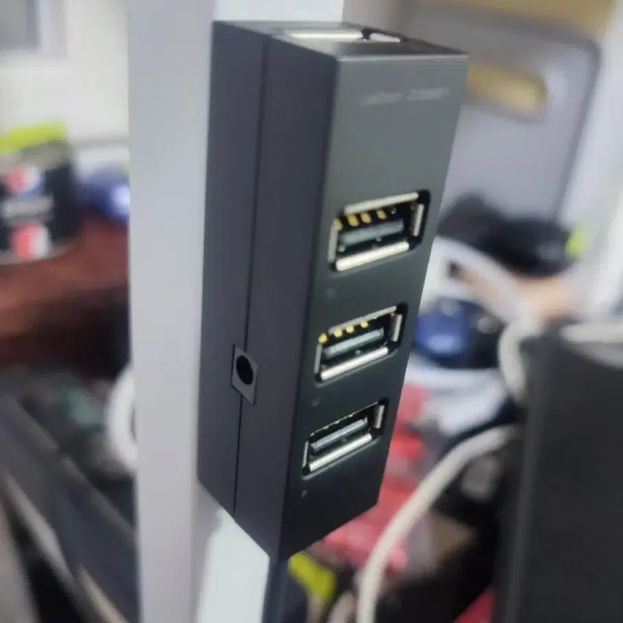 USB 멀티 4포트 자석부착 가능