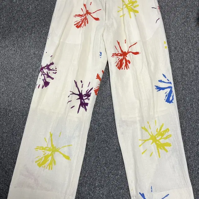 사스콰치 패브릭스 FLOWER DYES SLACKS (OFF WHITE)