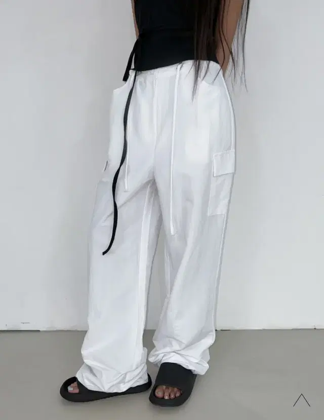 위위미유 wwmu WINDY CARGO PANTS 화이트 카고팬츠