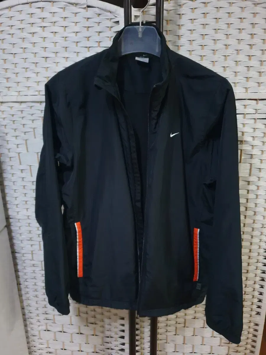 (1740) NIKE Nike Sports Windbreaker 95