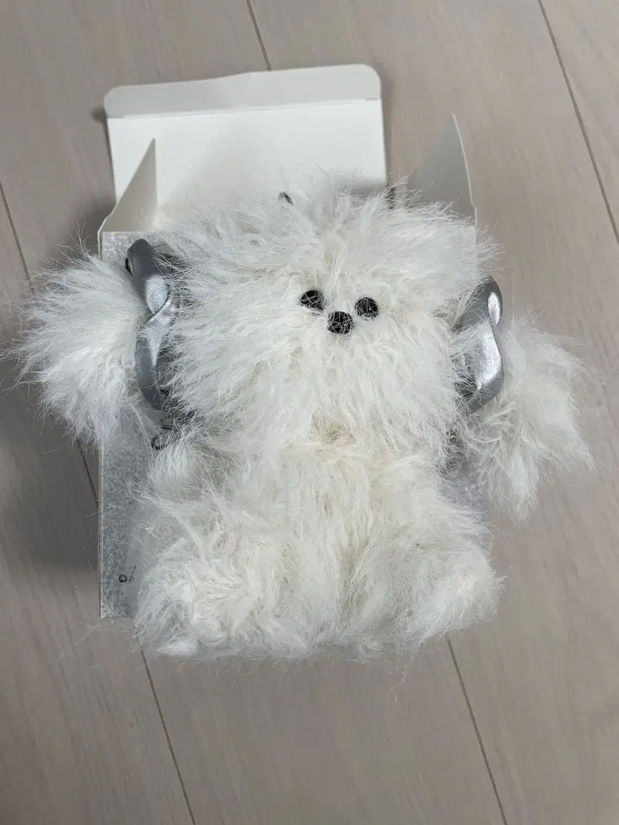 Bloomingtails kream boo puppy keyring kream eau de oneout boo scrunchie