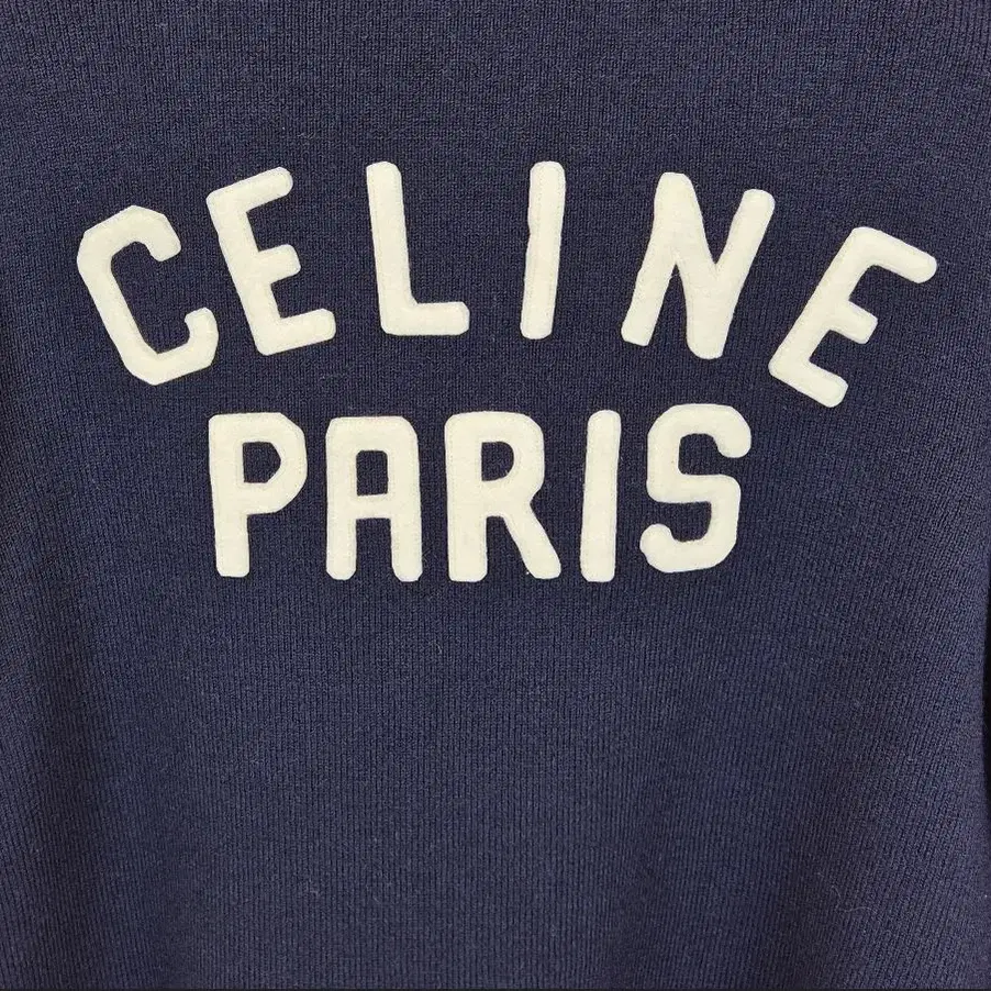 셀린느 23FW CELINE 로고 자수 패치 컬리지 울 가디건 네이비