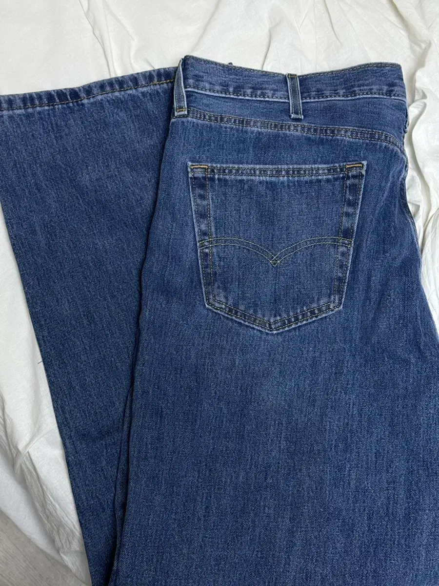 Levi's 550 relaxed fit jeans size 42 for sale