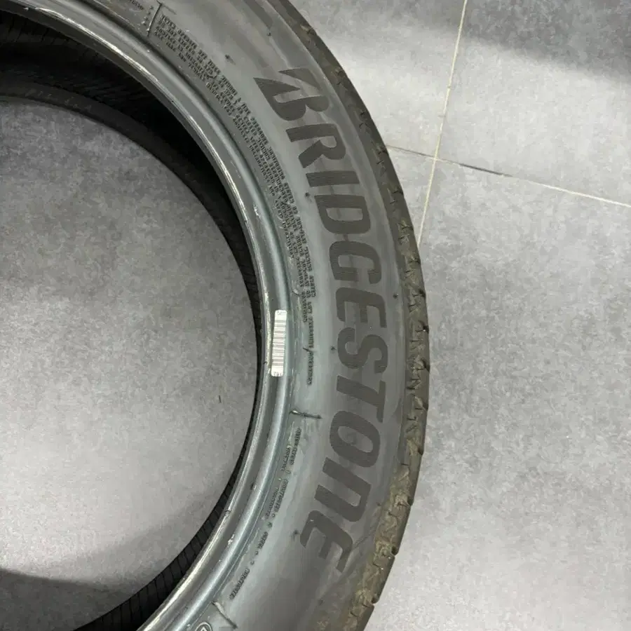 브리지스톤 Bridgestone Alenza 19인치 타이어 4개 한대분