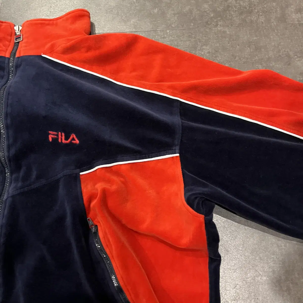 (END) FILA 휠라 체스트 로고 벨벳 져지 자켓 레드 네이비