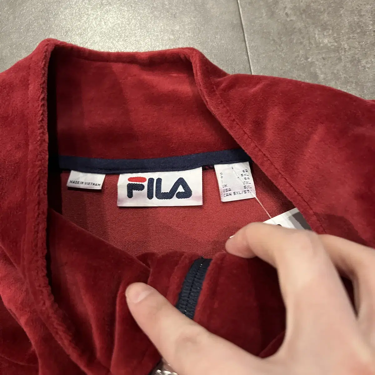 (END) FILA 휠라 체스트 로고 벨벳 벨루어 져지 자켓 네이비