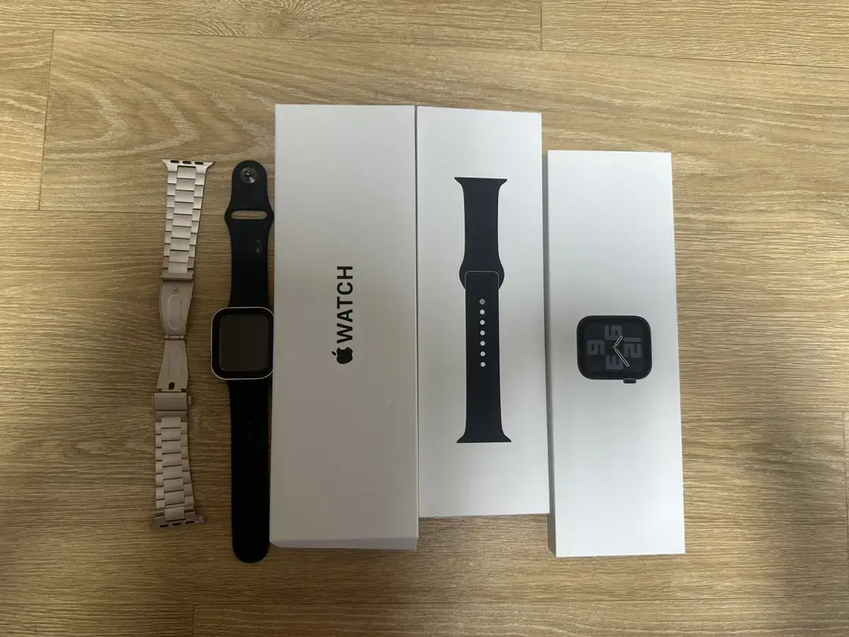 Apple Watch SE 40mm Battery Performance 100% No Scratches Brand New