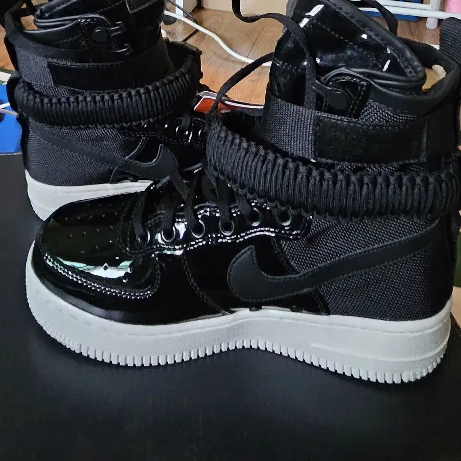 NIKE SF AIR FORCE 1 SE(우먼)(블랙)