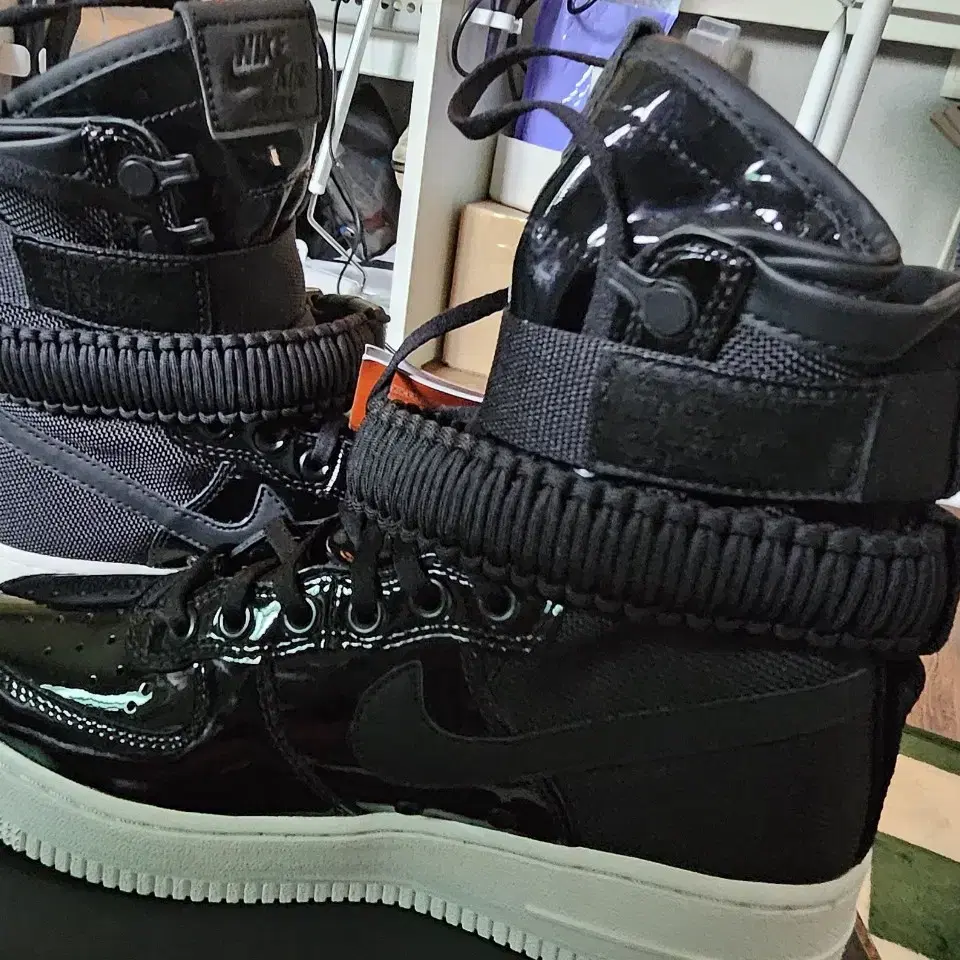 NIKE SF AIR FORCE 1 SE(우먼)(블랙)