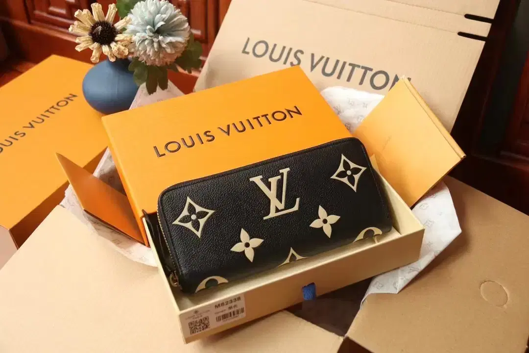 Louis Vuitton Women's Long Wallet Clémence Wallet M82338