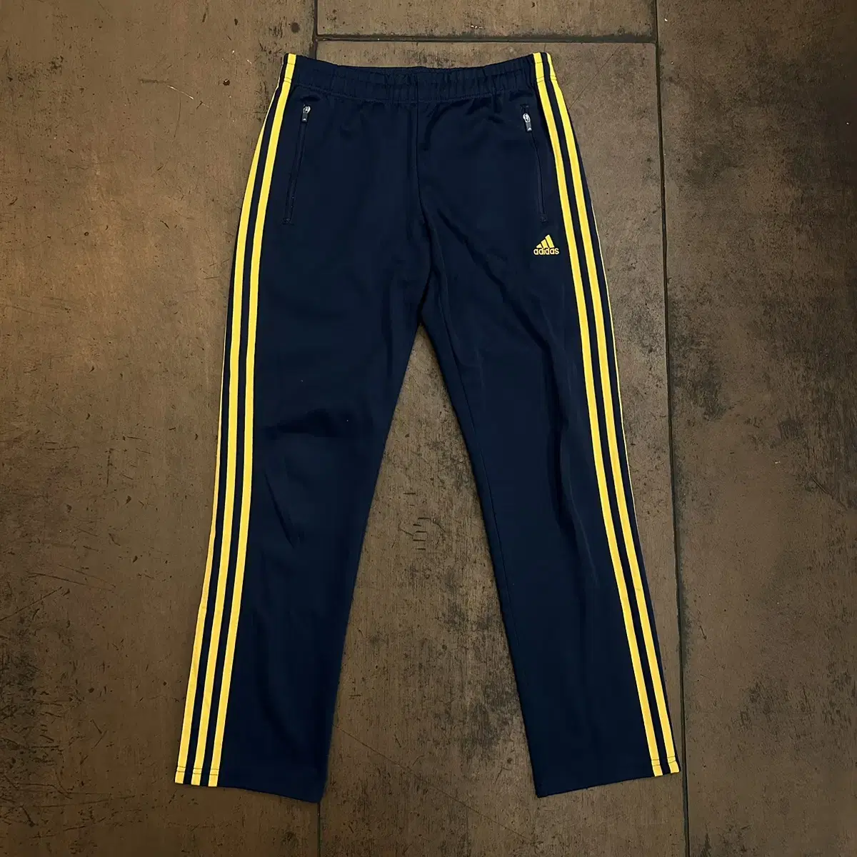 [size 30] adidas Original Europa Training Pants