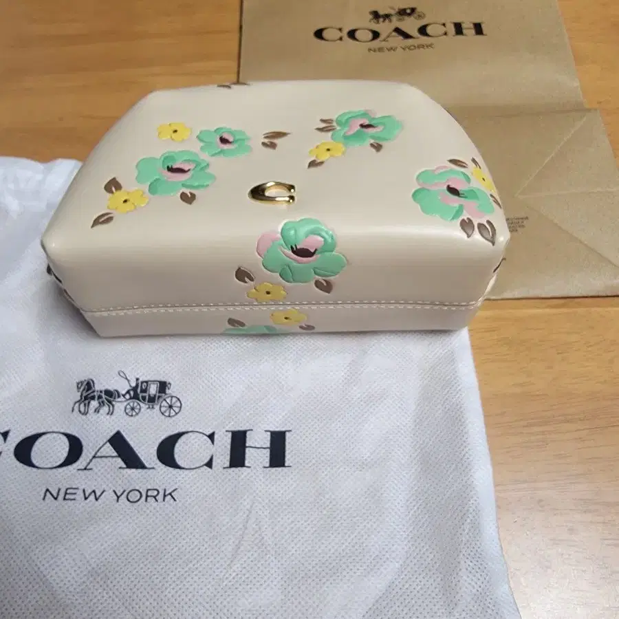 [정품] COACH 돔 파우치