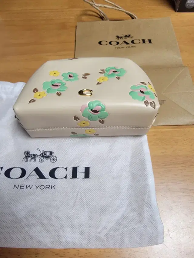 [정품] COACH 돔 파우치