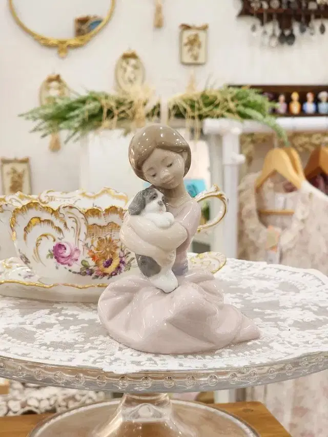 LLADRO NAO 야드로 나오 강아지를 안은 소녀 / 1451