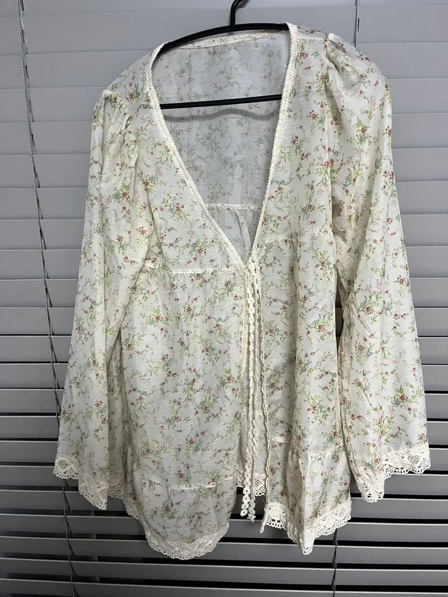 This price until today) Mori Girl Vintage Floral Organza Cardigan