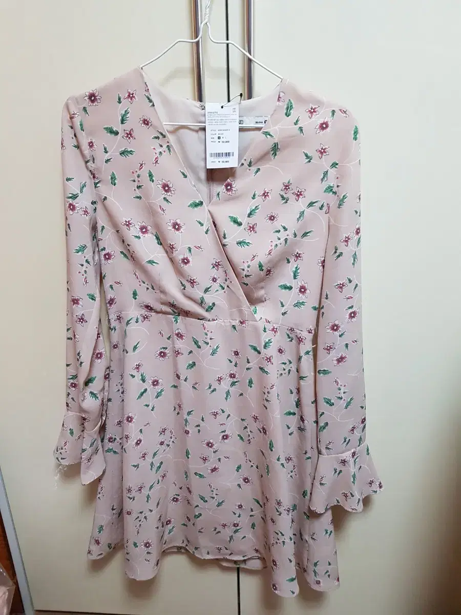 New product Misso Strap Flower ONEPIECE Beige S size 18000won