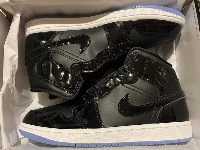 Jordan 1 Mid SE Black Dark Concord