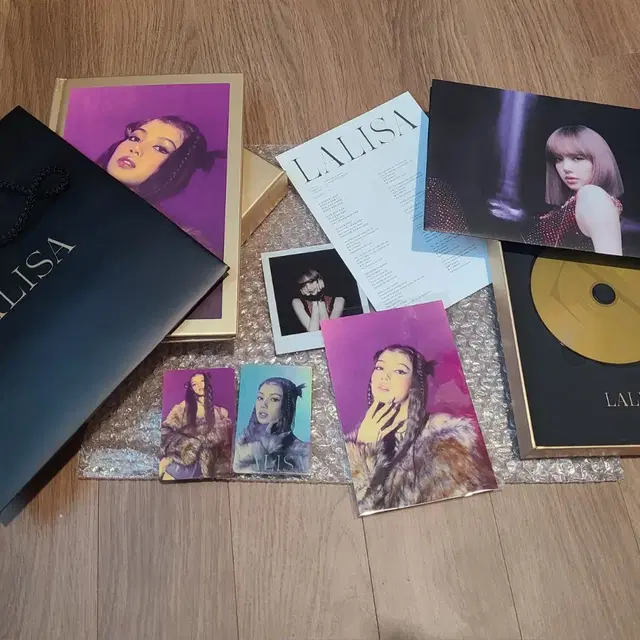 LISA FIRST SINGLE ALBUM LALISA GOLD.ver