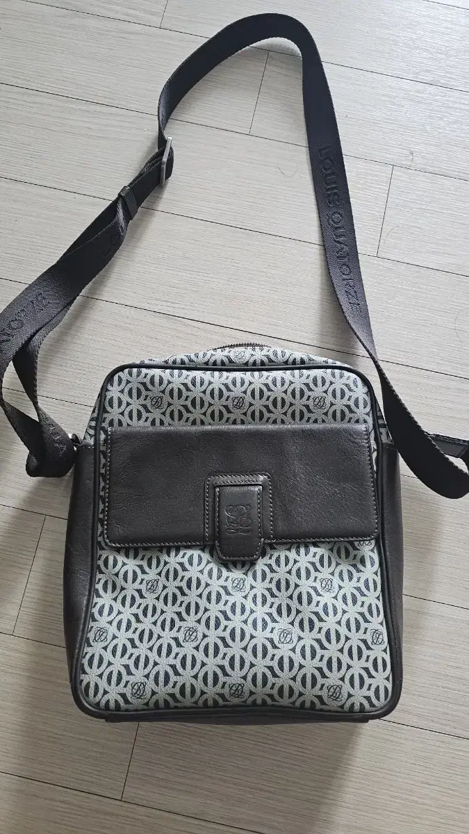 Léw Ikatorz Crossbody Bag