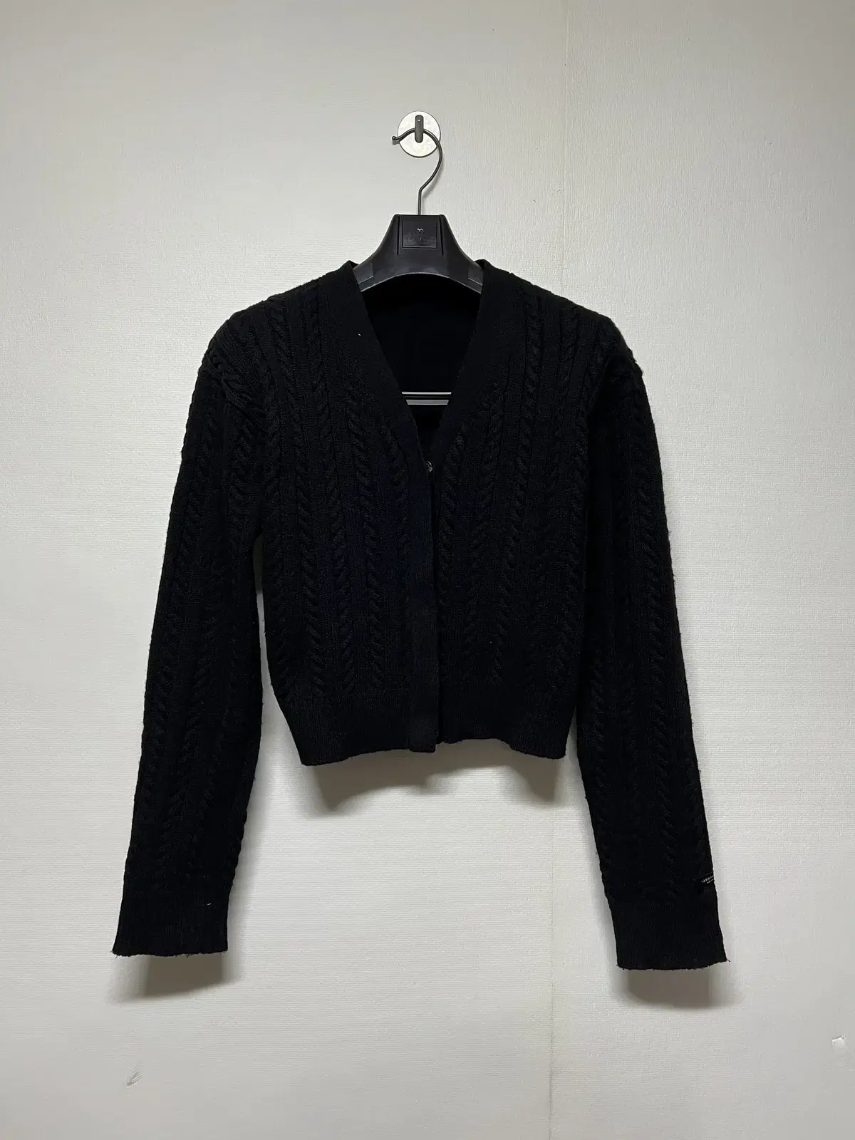 Women's M-size V-neck Lambswool Knit Twisted Cable Cardigan Hidden Button