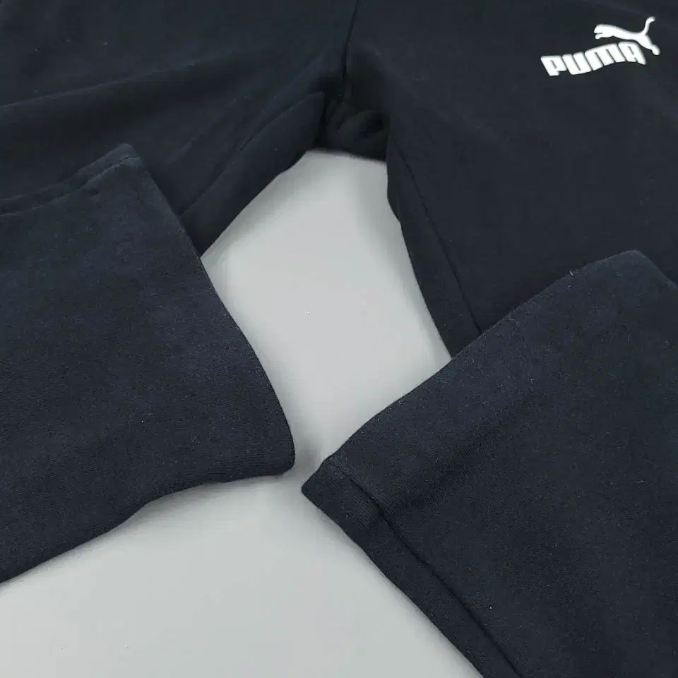 PUMA 퓨마 푸마 피그먼트 블랙 화이트 로고자수 코튼혼방 밴딩 스웻팬츠