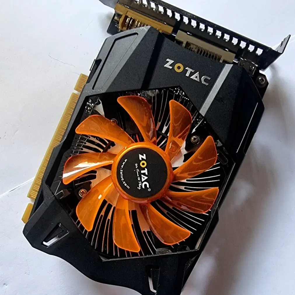 조택 GTX750ti(2GB)무전원 게이밍 그래픽 카드 팝니다