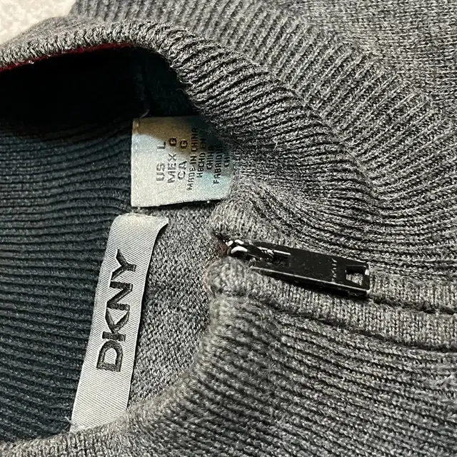 105-110 DKNY 반집업 니트