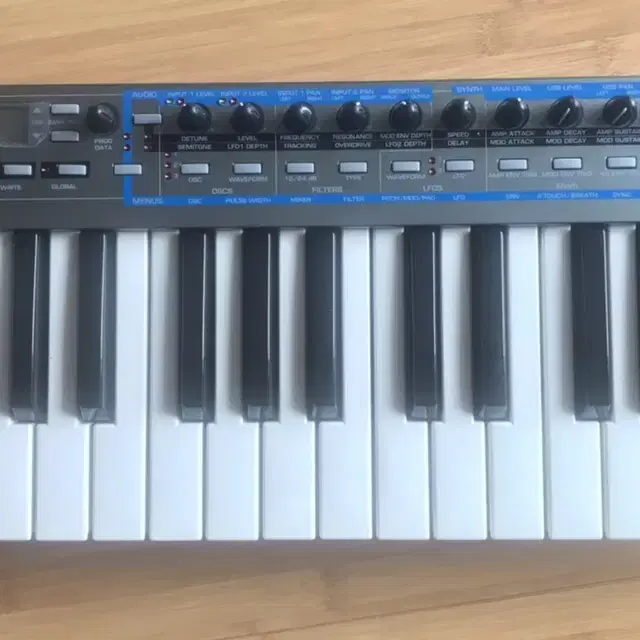 Novation Xio Synth 25 노베이션 신스