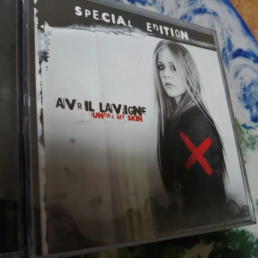 에이브릴 라빈 Avril Lavigne 2집 대만반 라이브트랙+DVD