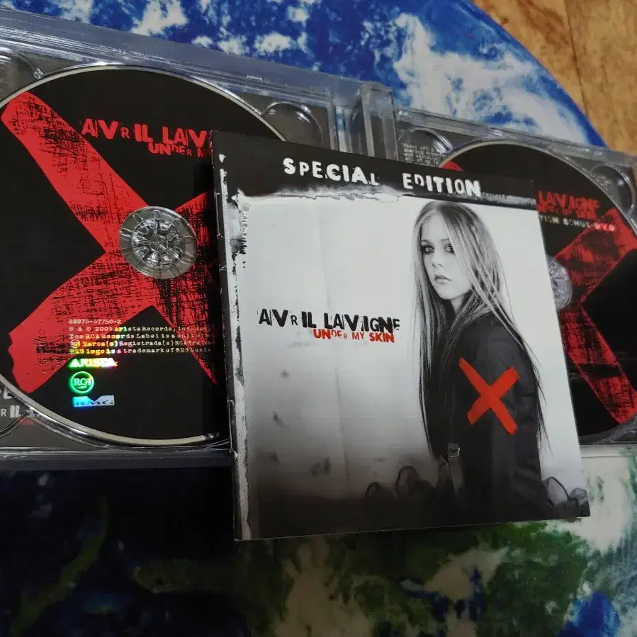 에이브릴 라빈 Avril Lavigne 2집 대만반 라이브트랙+DVD