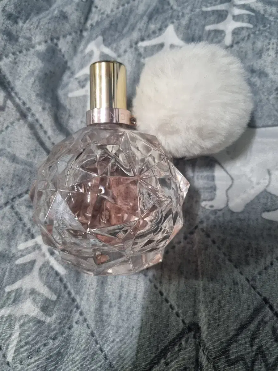 아리아나 그란데. 아리 & 스위트 라이크 캔디. EDP. 100ml.