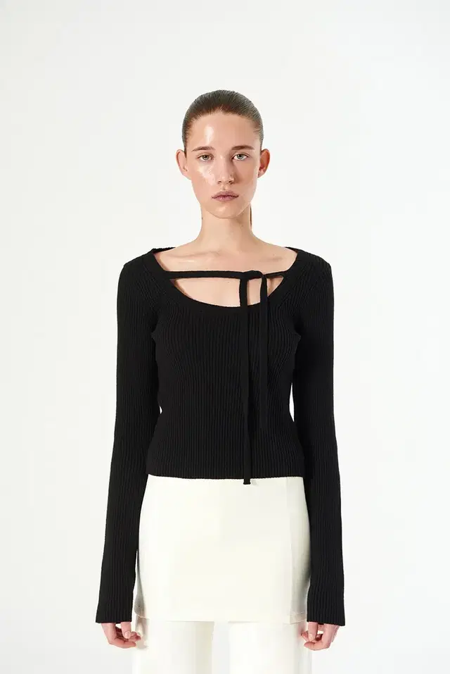 다이애그널 TIED NECKLINE KNIT 다이닛보헤미안서울마뗑킴더바넷