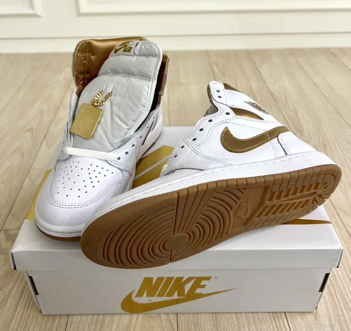 (240/285)(New) Nike Sneakers Air Jordan 1 High White Gold