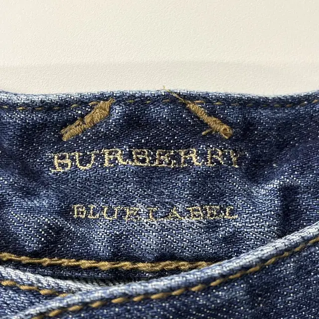 Burberry 버버리 블루라벨 데미지 데님 쇼츠