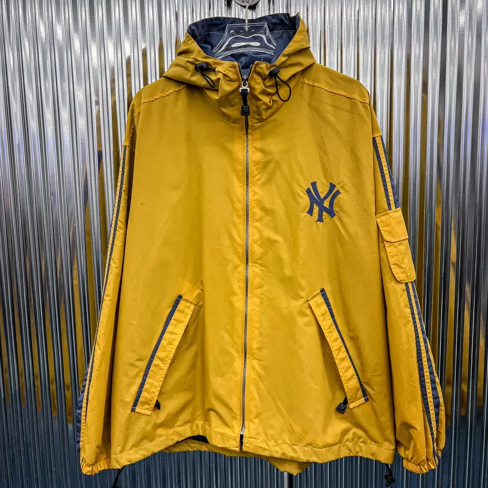 MLB New York Yankees Old School Windbreaker Jacket (Domestic XL) T510