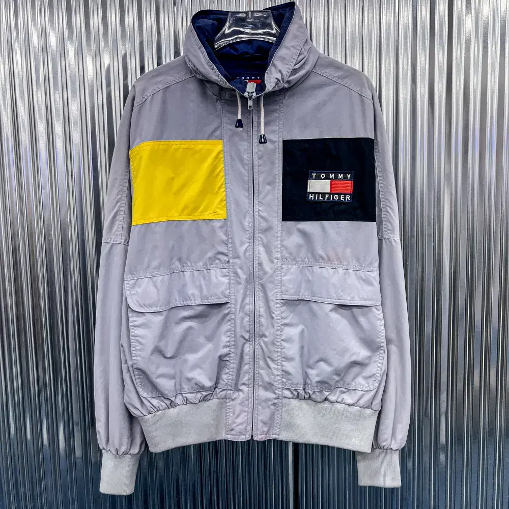 Tommy Hilfiger Old School Windbreaker Jacket (2XL in Korea) T512