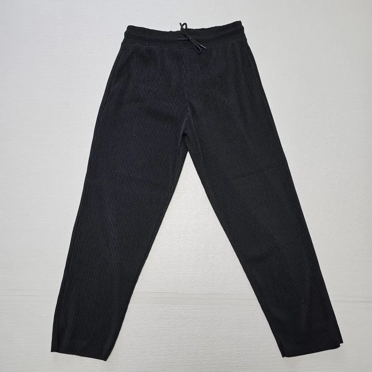 Zara yeoreum banded pants jogger pants black size M for sale!