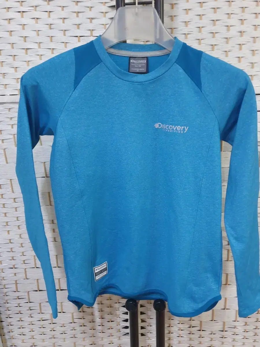 (1184) Discover Discover Sports Performance T-Shirt 90 S