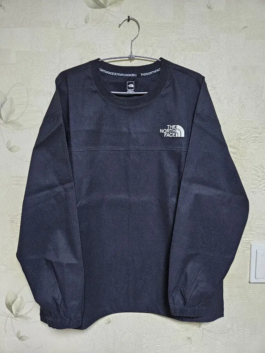 The North Face Woven Sweatshirt 100 New