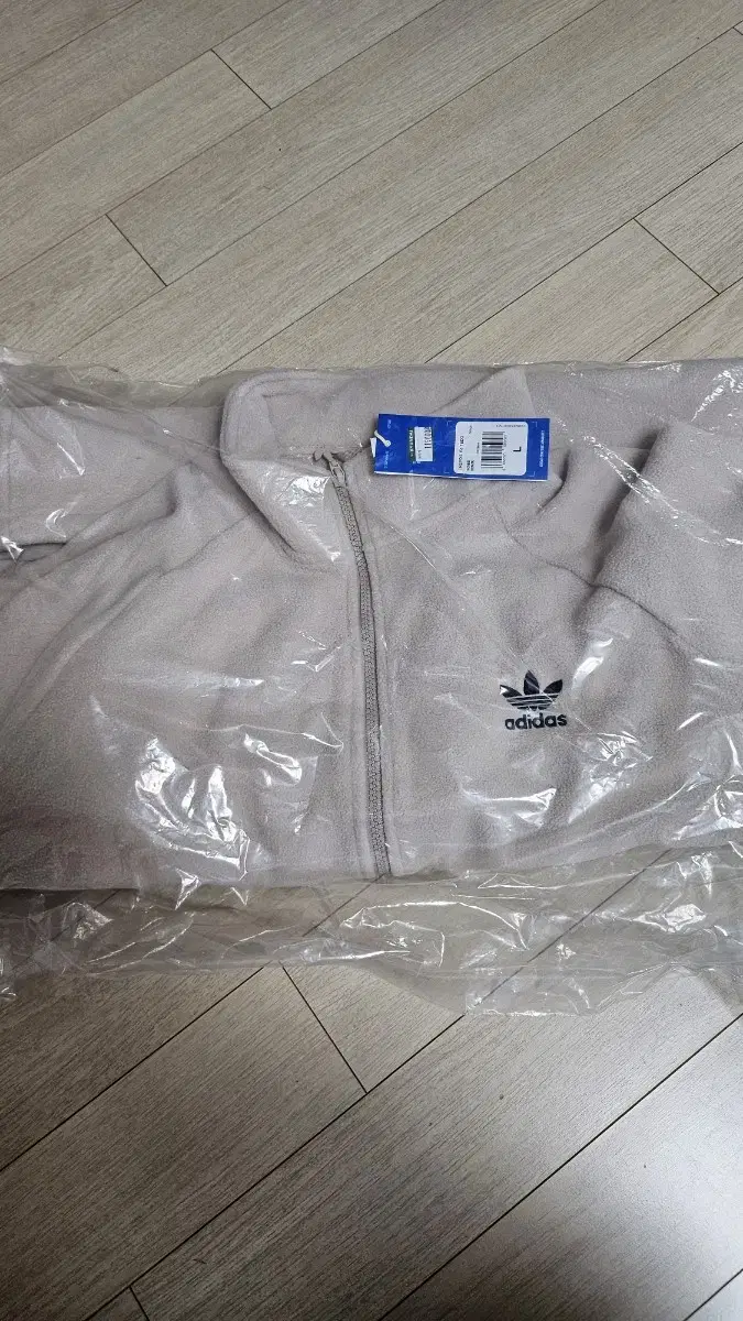 New) Adidas Furis Beige L