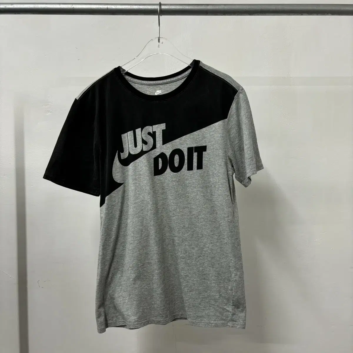 Nike Just Do It Colorblocked Vahn Short Sleeve Tee(95) Quick sale