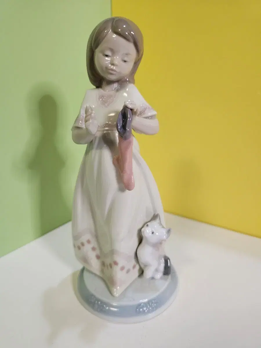 LLADRO 6669  A Stocking For Kitty  야드로