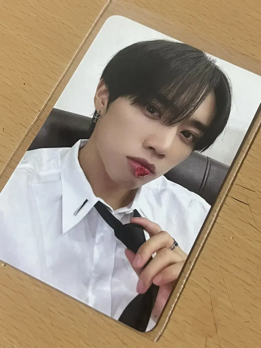 The Boyz pop up with muu sunwoo Heart Photocard